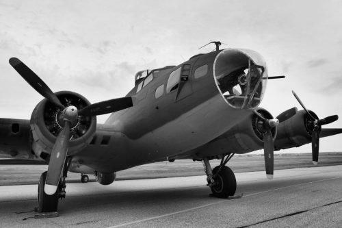 B-17 BOMBER 3 ENGINE